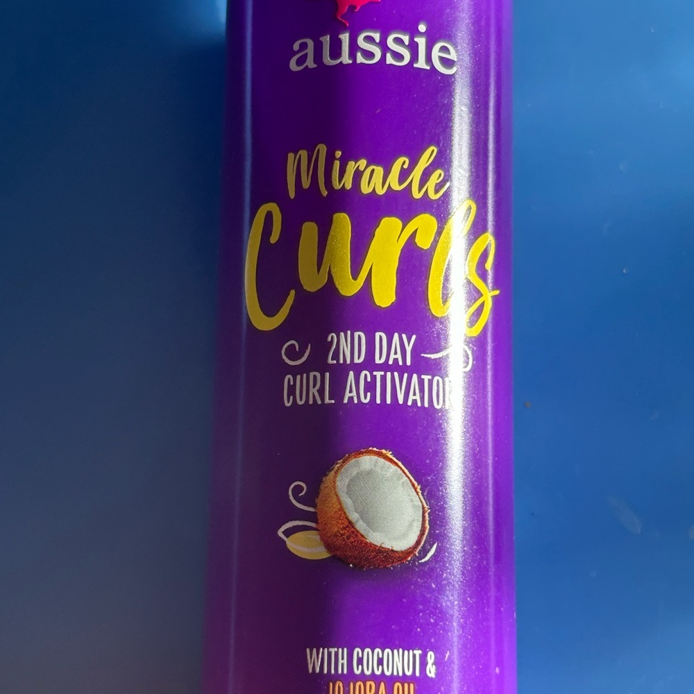 Aussie Miracle Curls 2nd Day Curl Activator. With Coconut and Jojoba Oil